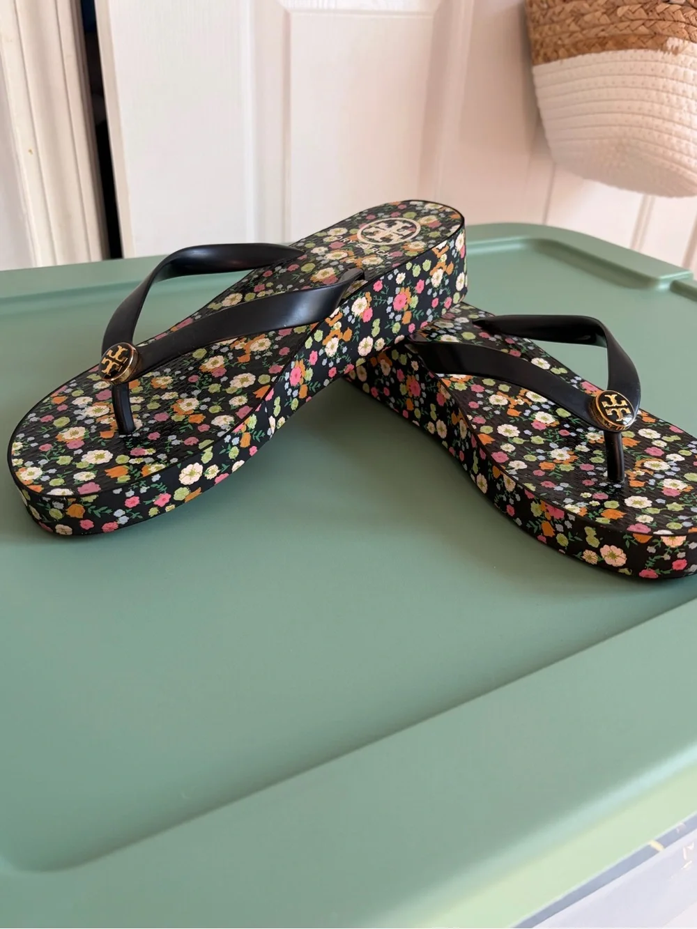 Tory Burch heeled sandals/ flip flops - Picture 2 of 5